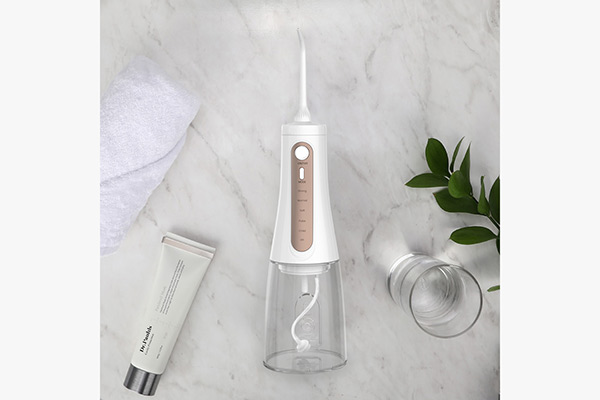 How to Clean Your Teeth At Home Kako si očistiti zobe doma